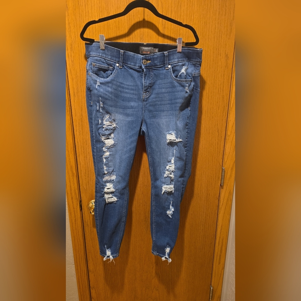 Torrid 18R Blue Medium Wash Bombshell Skinny Jeans Worn Once Excellent Condition